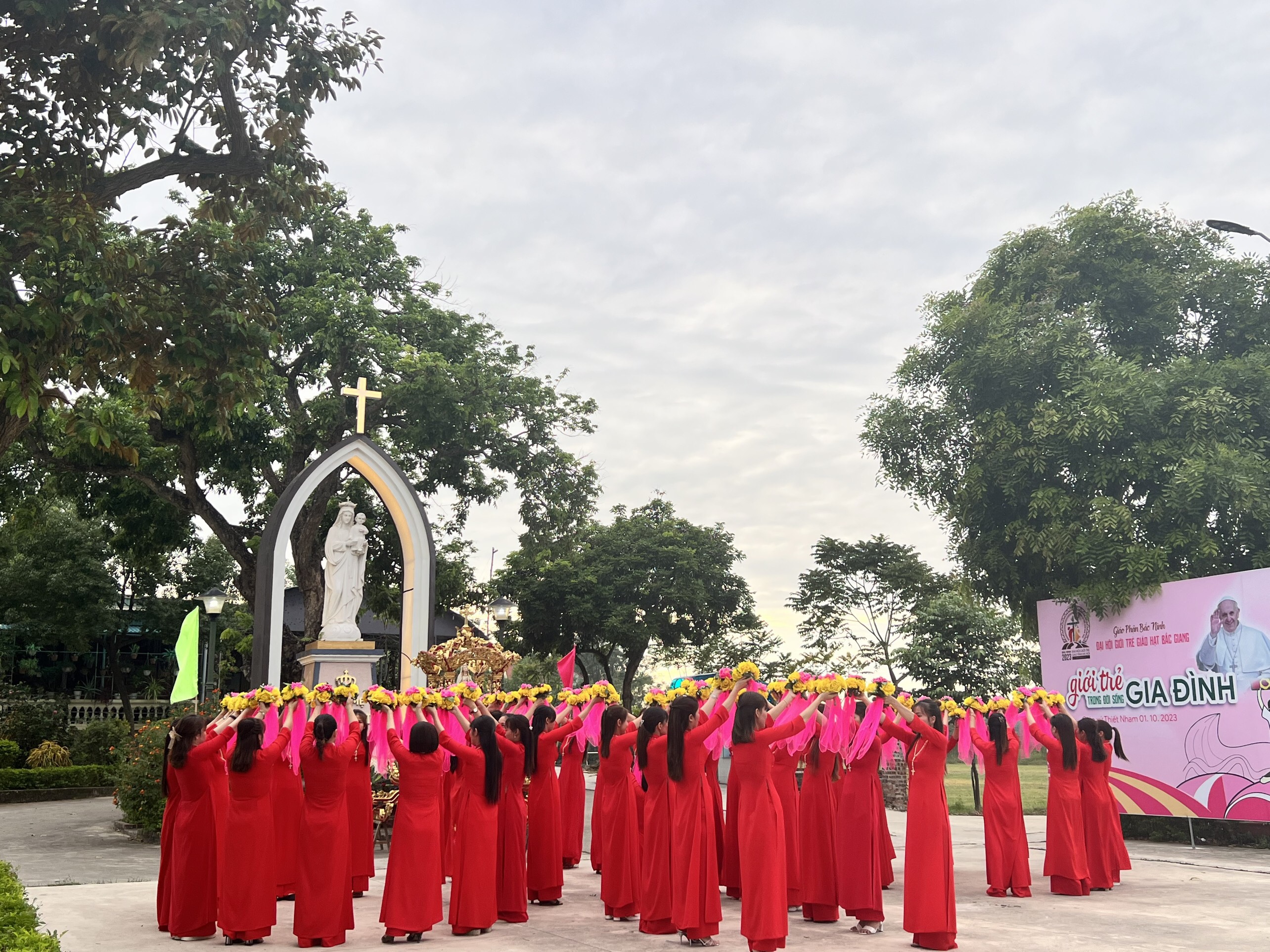 GP.Bắc Ninh - Lễ Đức Mẹ Mân Côi – bổn mạng giáo xứ Thiết Nham