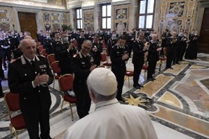 ĐTC mời gọi đại đội hiến binh Ý khu vực Vatican giúp đỡ những người già yếu