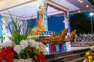 GP.Thanh Hóa - Giáo Xứ Ba Làng: Rước Kiệu Dâng Hoa Khai Mạc Tháng Mân Côi Kính Đức Maria