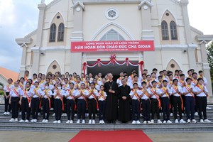 GP.Xuân Lộc - Thánh Lễ Thêm Sức tại Giáo xứ Long Thành hạt Long Thành