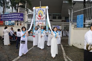 TGP.Sài Gòn - Hội Các Bà Mẹ Công Giáo xứ Nhân Hòa mừng Ngân Khánh thành lập và bổn mạng Đức Mẹ Nữ Vương