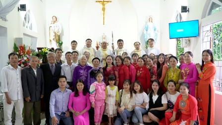 GP.Hưng Hóa - Đức cha Phêrô Nguyễn Văn Viên cử hành Thánh lễ tạ ơn và làm phép ngôi nhà nguyện mới tại giáo họ Vồi