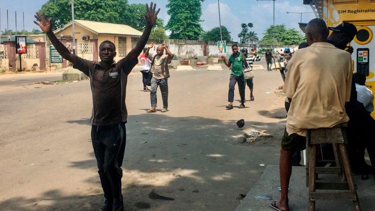 ĐTC kêu gọi cầu nguyện cho hòa bình tại Nigeria