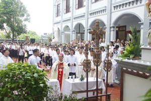 GP.Thái Bình - Cộng đoàn Dòng nữ thánh Phaolô Hoàng Xá khánh thành ngôi nhà mới