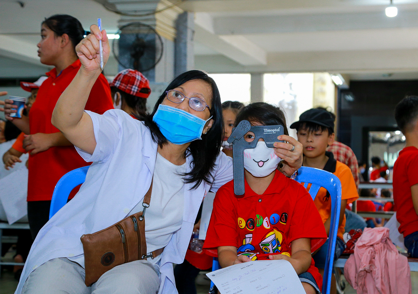 TGP.Sài Gòn - Giáo Xứ Nam Hòa: Khám chữa bệnh cho các em trong mái ấm thuộc Tổng Giáo phận Sài Gòn