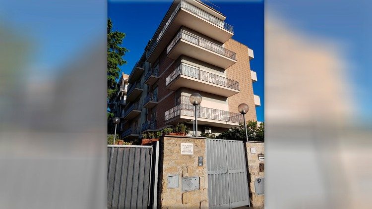 Các nữ tu cho ĐTC mượn cơ sở để tiếp đón người tị nạn