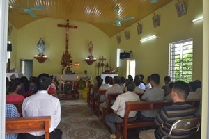 GP.Bắc Ninh - Đức cha giáo phận dâng lễ ở giáo điểm Xóm Luông