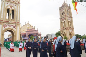 GP.Bùi Chu - Tuần chầu giáo xứ Liên Thủy