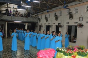 GP.Hưng Hóa - Dâng hoa và Thánh lễ mừng kính Đức Mẹ Mân Côi tại giáo họ Chàng Sơn