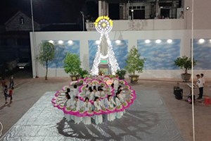 GP.Hưng Hóa - Giáo xứ Bãi Dòng dâng hoa và rước kiệu mừng lễ Đức Mẹ Mân Côi