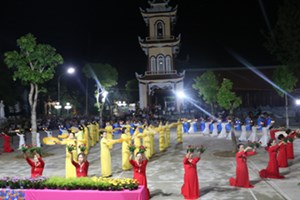 GP.Hưng Hóa - Giáo xứ Hoàng Xá dâng hoa khai mạc tháng Đức Mẹ Mân Côi