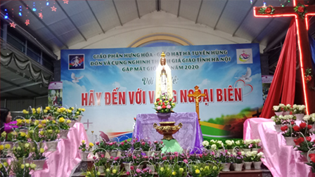 GP.Hưng Hóa - Giáo xứ Vân Du đồng diễn dâng hoa mừng kính Mẹ trong tháng Mân Côi