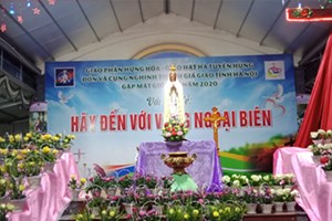 GP.Hưng Hóa - Giáo xứ Vân Du đồng diễn dâng hoa mừng kính Mẹ trong tháng Mân Côi