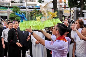 TGP.Sài Gòn - Giáo xứ Bình Thuận: Hồng ân Chúa Thánh Thần 25-9-2020