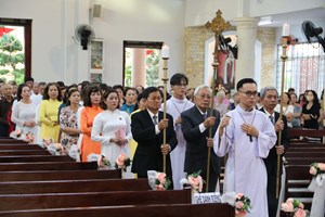 TGP.Sài Gòn - Lễ kính thánh Têrêsa: Bổn mạng Giáo xứ Tân Việt
