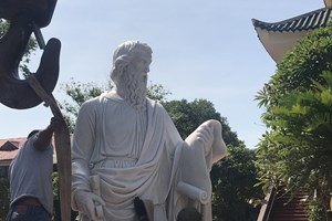 GP.Lạng Sơn - Thượng tượng Thánh Phêrô và Phaolô lên tiền đường Nhà thờ Chính Tòa