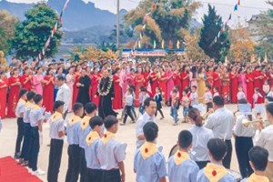 GP.Hưng Hóa - Đức cha Phêrô Nguyễn Văn Viên ban Bí tích Thêm Sức tại giáo xứ Mông Sơn