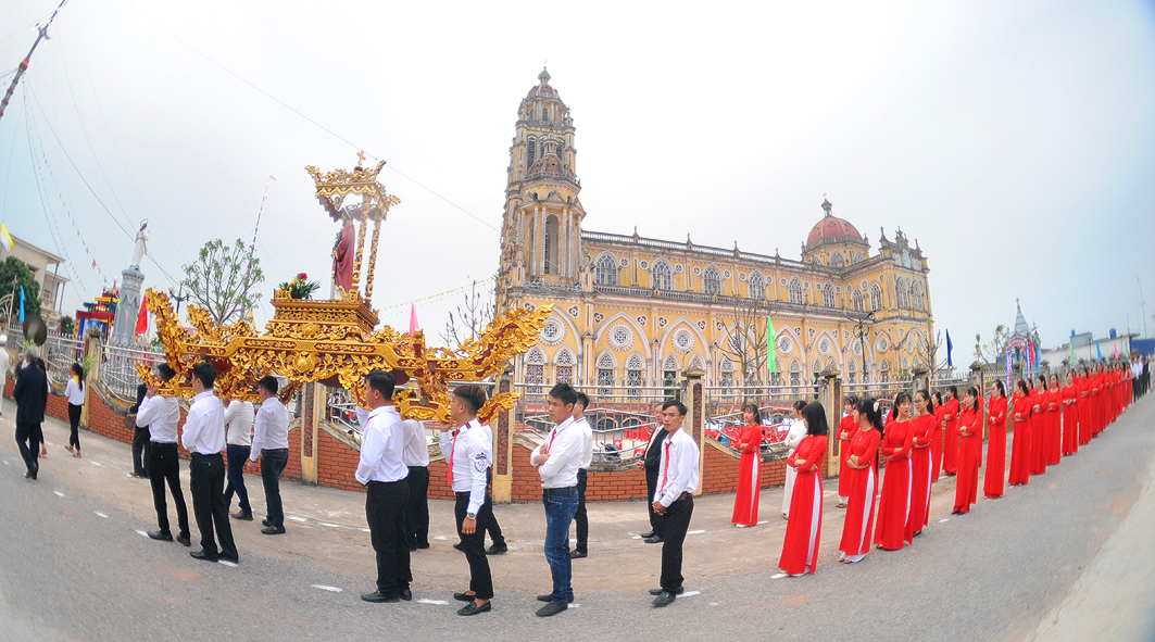 GP.Bùi Chu - Gx. Minh Đường khai mạc tuần chầu