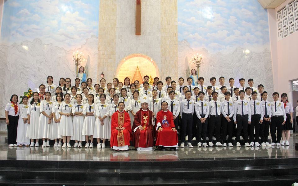 TGP.Sài Gòn - Giáo xứ Thánh Nguyễn Duy Khang: Tạ ơn 65 thành lập và đón nhận Bí tích Thêm Sức