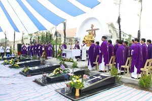 GP.Thái Bình - Thánh lễ cầu nguyện cho các tín hữu đã qua đời tại Đại Chủng viện Thánh Tâm Thái Bình