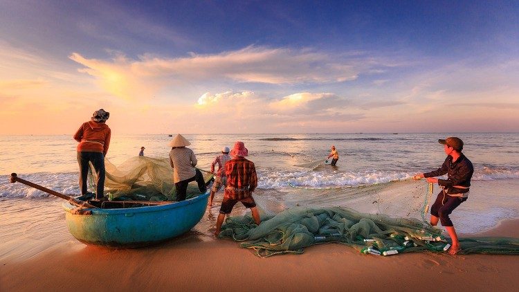 ĐHY Turkson kêu gọi bảo vệ nhân quyền và quyền lao động của ngư dân
