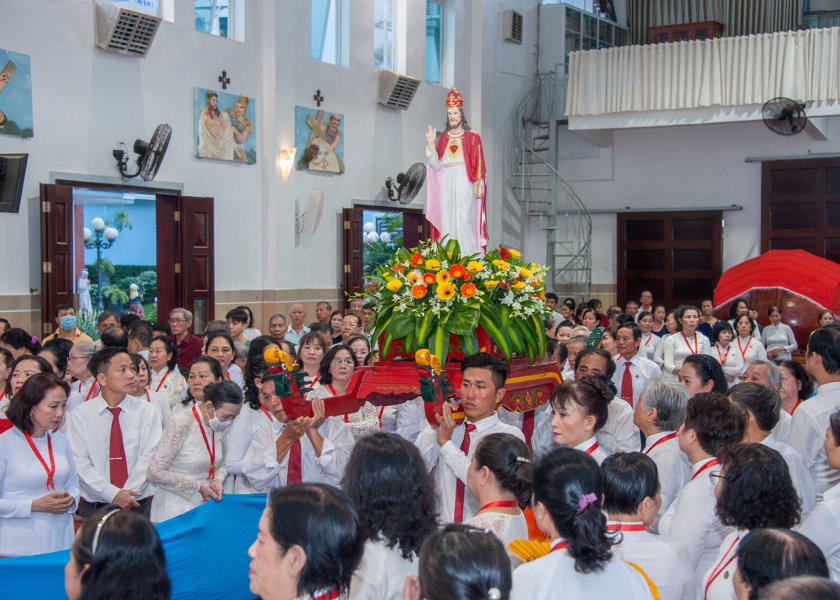 TGP.Sài Gòn - Gia đình Phạt tạ Thánh Tâm giáo hạt Xóm Mới: Mừng lễ Chúa Kitô Vua 2020