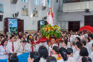 TGP.Sài Gòn - Gia đình Phạt tạ Thánh Tâm giáo hạt Xóm Mới: Mừng lễ Chúa Kitô Vua 2020