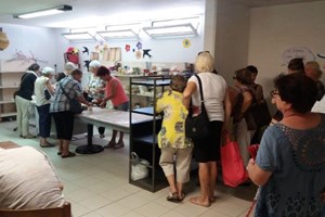 Bốn tổ chức bác ái ở Ý tặng mì ống cho ĐTC giúp người nghèo