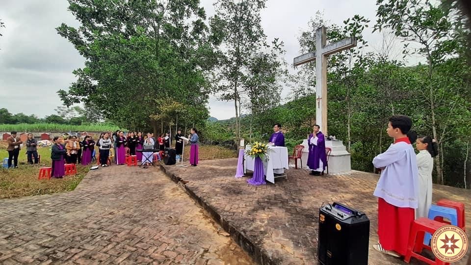 GP.Lạng Sơn - Giáo xứ Bó Tờ: Thánh lễ cầu cho các Linh hồn tại Vườn Thánh