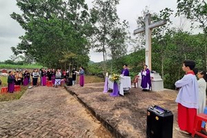 GP.Lạng Sơn - Giáo xứ Bó Tờ: Thánh lễ cầu cho các Linh hồn tại Vườn Thánh