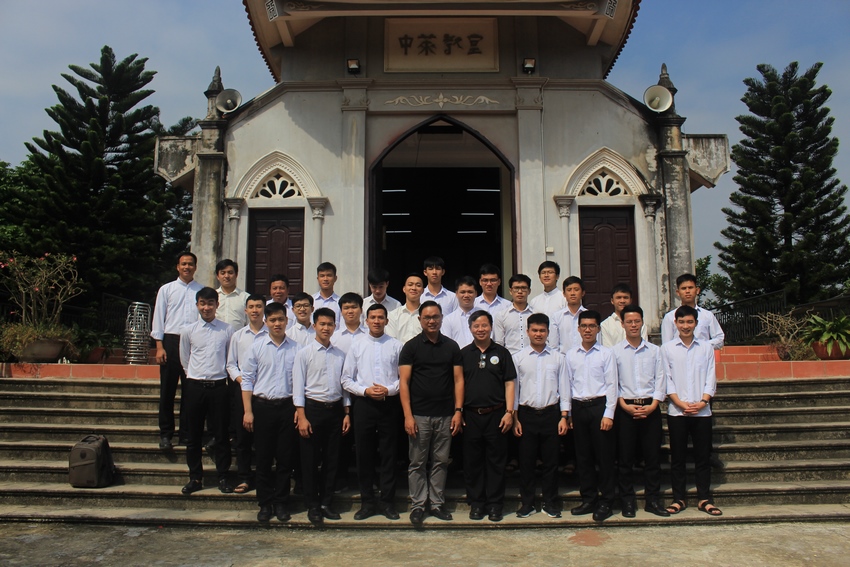GP.Bắc Ninh - Ứng sinh nhà thánh Phêrô Tự hành hương Lễ các Thánh