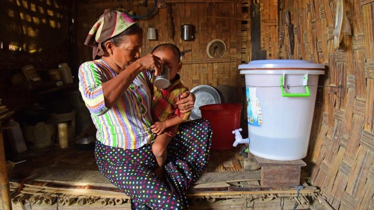 Caritas Ý và Focsiv cảnh báo về hậu quả của đại dịch đối với phụ nữ