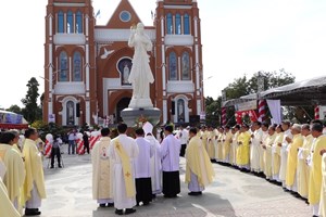 TGP.Sài Gòn - Thánh lễ tạ ơn cung hiến nhà thờ giáo xứ Trung Thành, kinh 8