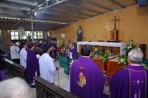GP.Phát Diệm - Giáo xứ Dưỡng Điềm: Thánh lễ cầu nguyện cho hai vị tiền nhân có hài cốt mới được phát hiện trong nền móng nhà thờ