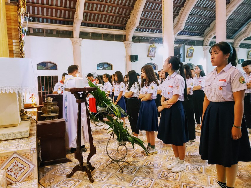 GP.Bắc Ninh - Gx. Mỹ Lộc: Thánh lễ tuyên hứa và nâng khăn cho 200 thiếu nhi Thánh Thể