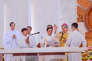 TGP.Sài Gòn - Giáo xứ Trung Bắc: Thánh lễ cung hiến Thánh đường và Bàn thờ ngày 11-12-2020