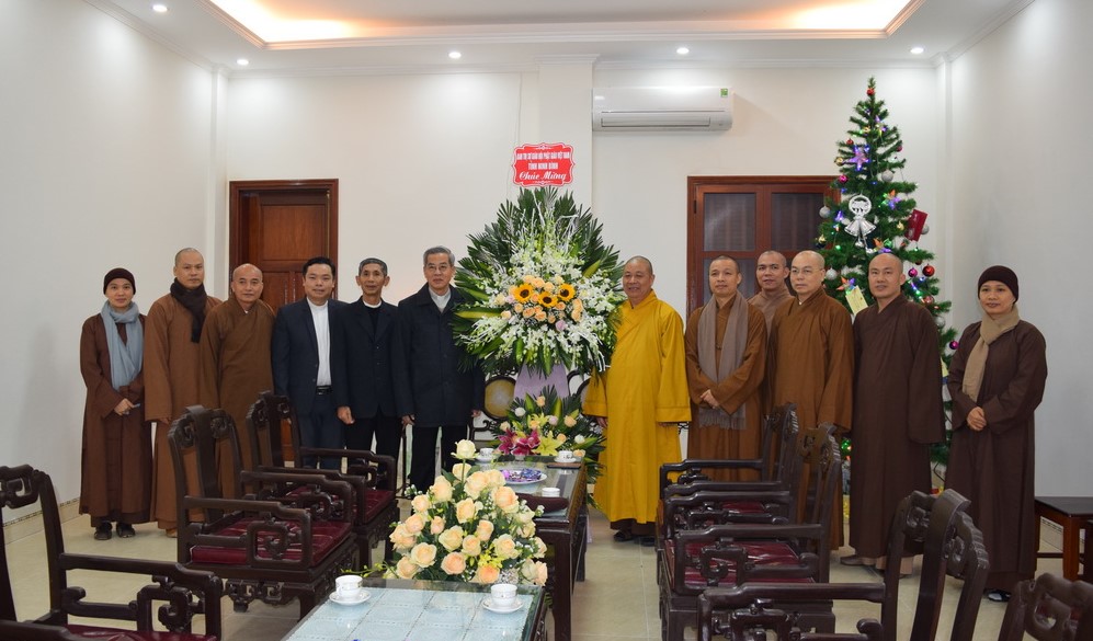 GP.Phát Diệm - Đức TGM Giuse Nguyễn Năng tiếp phái đoàn Ban Trị sự Giáo hội Phật giáo Việt Nam-Tỉnh Ninh Bình nhân dịp mừng lễ Giáng Sinh và Năm mới