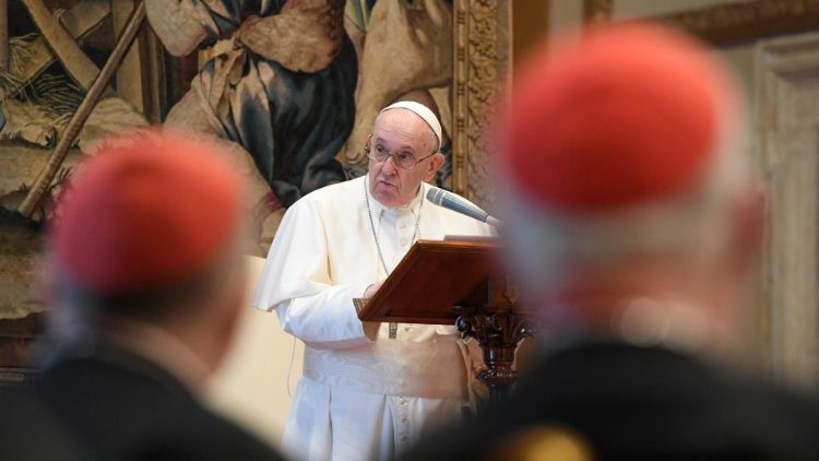 ĐTC Phanxicô gặp gỡ các Hồng y và lãnh đạo giáo triều Roma