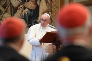 ĐTC Phanxicô gặp gỡ các Hồng y và lãnh đạo giáo triều Roma