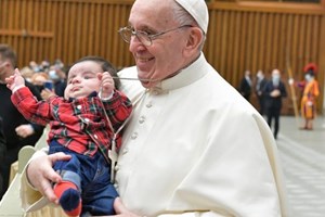 ĐTC tiếp kiến các nhân viên Vatican