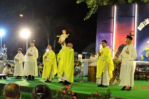 TGP.Sài Gòn - Giáo xứ Hiển Linh: Thánh lễ Đêm Giáng sinh 2020