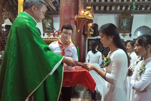 GP.Bùi Chu - Giáo Lạc – 27 em rước lễ bao đồng