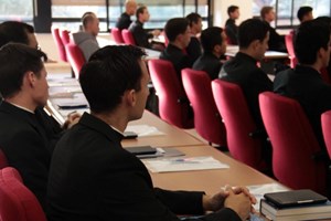 Khóa học về trừ tà tại Đại học Nữ Vương các Tông Đồ