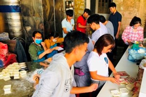 GP.Hưng Hóa - Giáo xứ Sapa làm bánh trung thu cho trẻ em các bản làng Sapa