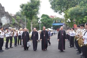 GP.Hưng Hóa - Một số hình ảnh trong ngày lễ tạ ơn kết thúc sứ vụ của Đức cha Gioan Maria và khởi đầu sứ vụ của Đức cha Phêrô