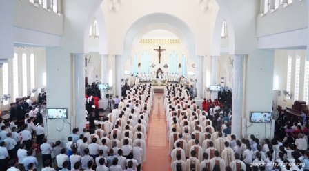 GP.Hưng Hóa - Thánh lễ tạ ơn kết thúc sứ vụ của Đức cha Gioan Maria Vũ Tất và khởi đầu sứ vụ của Đức cha Phêrô Nguyễn Văn Viên