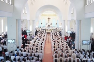 GP.Hưng Hóa - Thánh lễ tạ ơn kết thúc sứ vụ của Đức cha Gioan Maria Vũ Tất và khởi đầu sứ vụ của Đức cha Phêrô Nguyễn Văn Viên