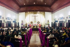 GP.Lạng Sơn - Đức cha Giuse cử hành Thánh lễ ban Bí tích Thêm Sức tại Giáo xứ Bó Tờ