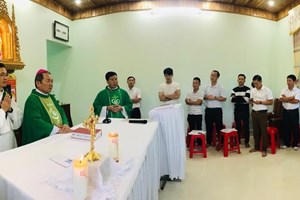 GP.Lạng Sơn - Đức cha Giuse thăm mục vụ tại Giáo điểm Nguyên Bình