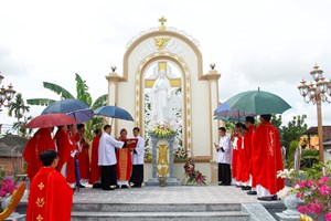 GP.Thái Bình - Giáo họ Cổ Tuyết : Đức Giám mục giáo phận làm phép Linh đài Đức Mẹ
